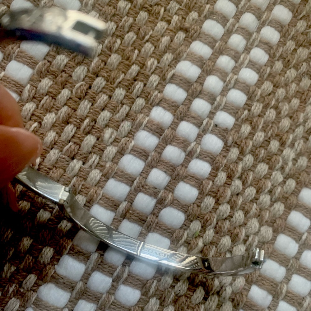 Coach Silver Bangle Hinged Clasp Kissing C Silver - Picture 10 of 10